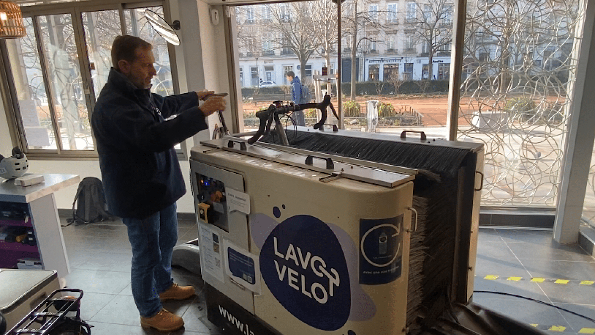 Une station-service pour vélos à Lyon…